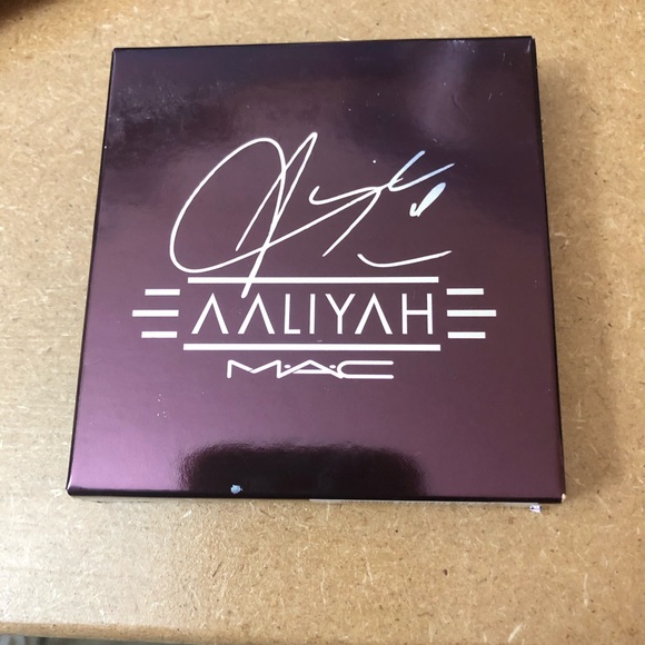 MAC Eyeshadow x9 - Age Ain’t Nothing Aaliy… - Picture 3 of 6